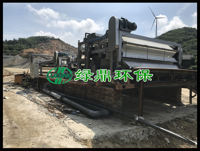 鋼鐵企業(yè)采用PH自動(dòng)調(diào)控系統(tǒng)、帶式壓濾機(jī)進(jìn)行企業(yè)升級(jí)達(dá)到了零排放標(biāo)準(zhǔn)。